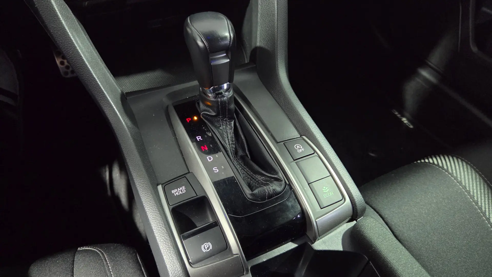 Honda Civic 1.0 i-VTEC Elegance Navi CVT 29