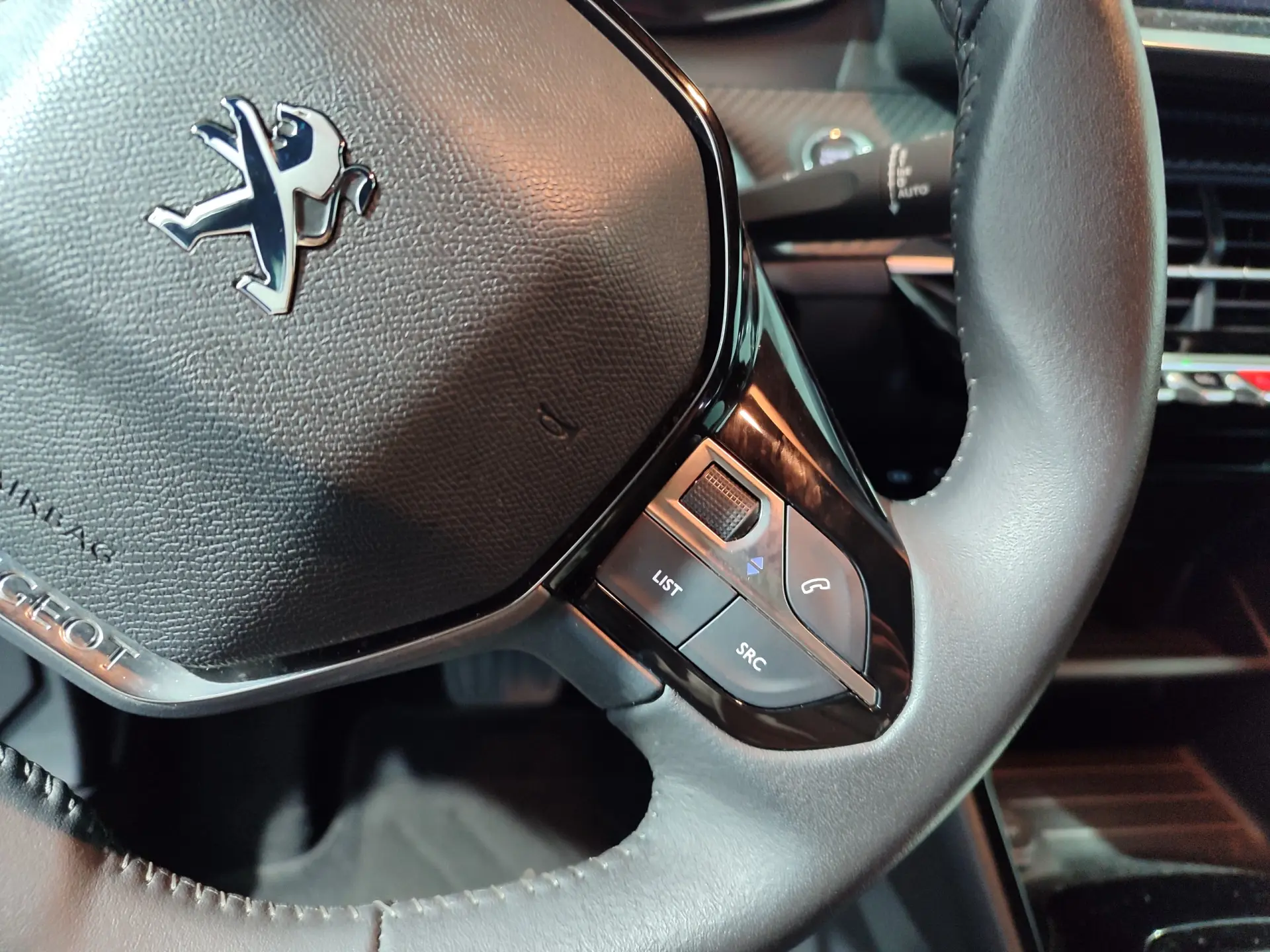 Peugeot e-2008 50 kWh Active Pack 32