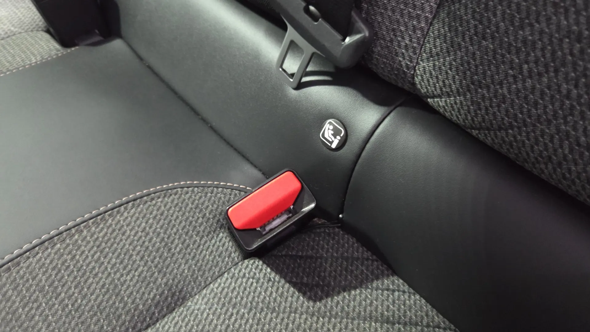 Peugeot 2008 PureTech 100 Stop&Start Allure 15