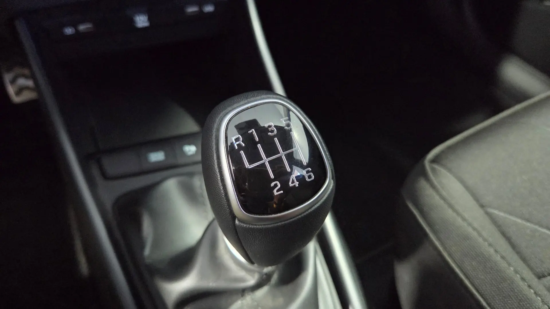 Hyundai Bayon 1.0 T-GDI 48V-Hybrid Select 28