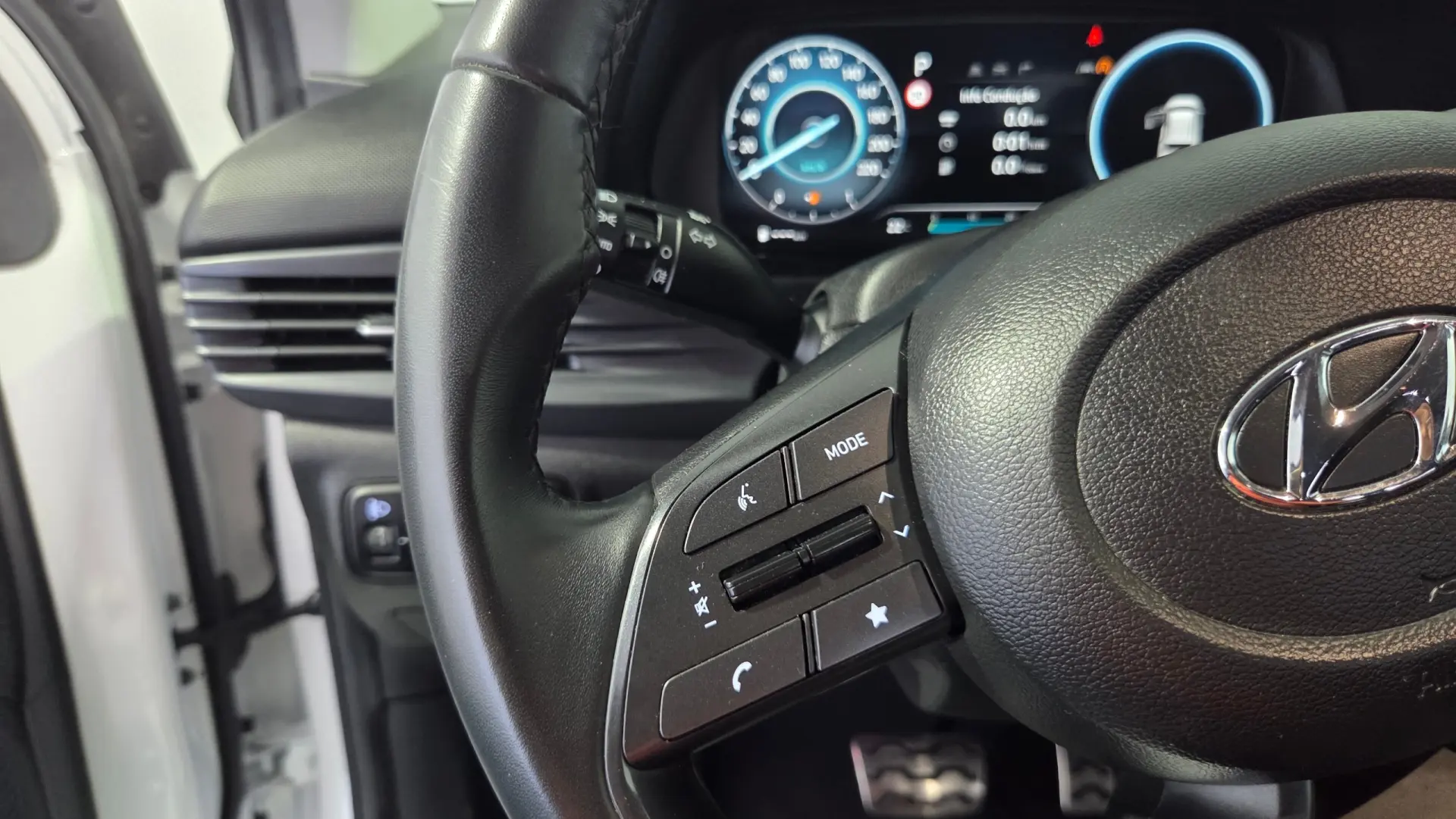 Hyundai Bayon 1.0 T-GDI 48V-Hybrid DCT Connect & Go 33