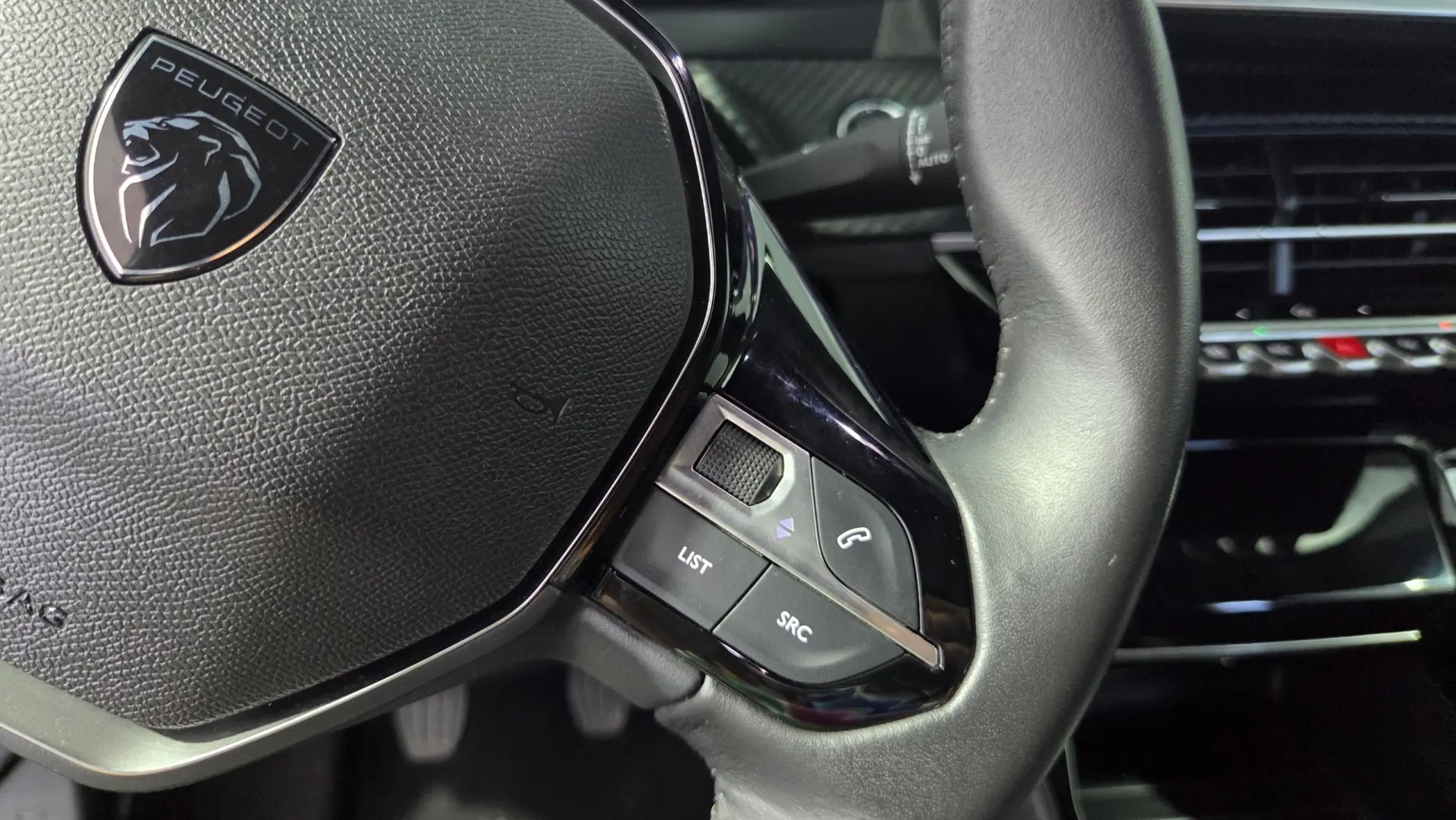 Peugeot 2008 PureTech 100 Stop&Start Allure 32