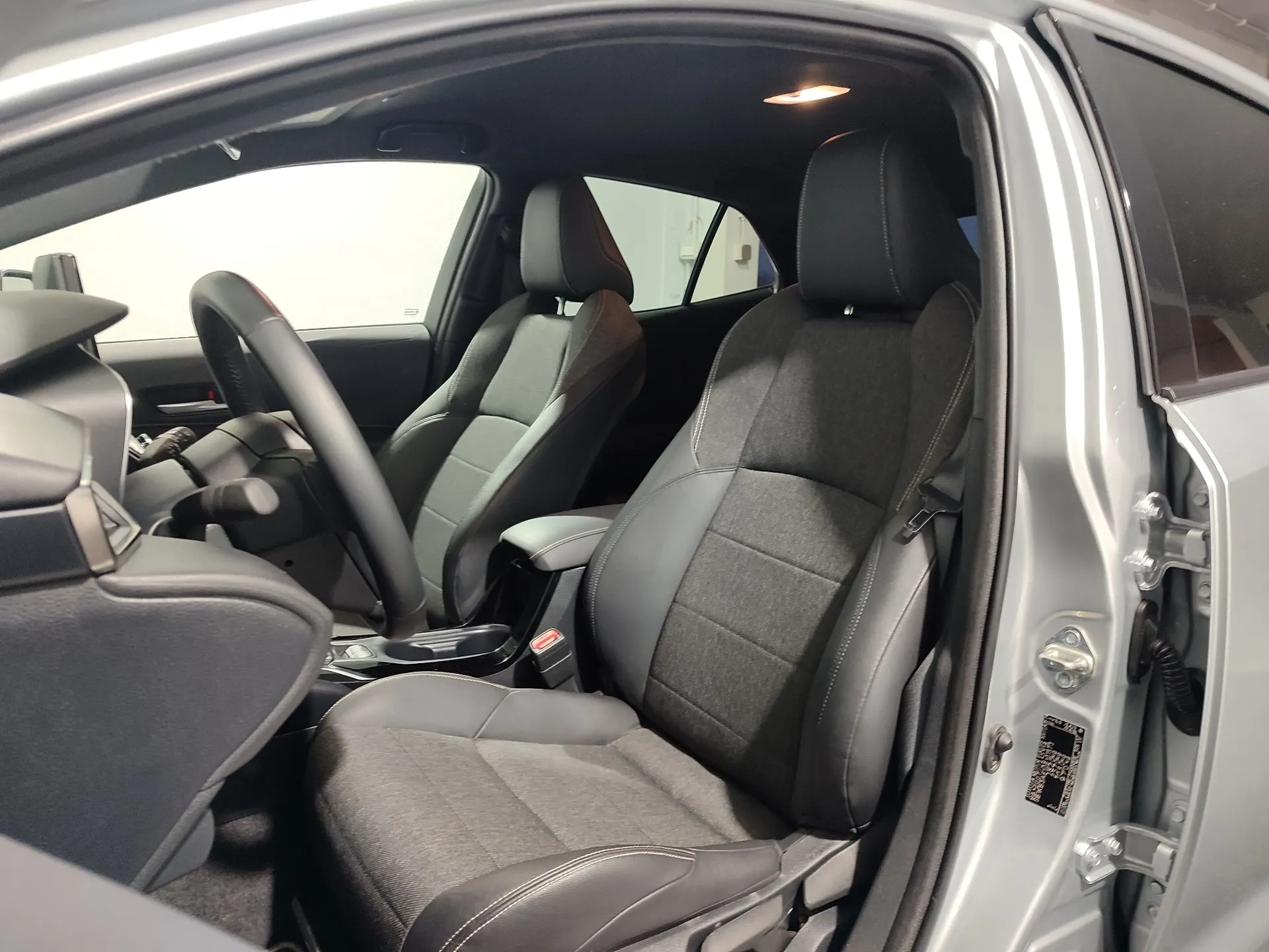 Toyota Corolla 1.8 Hybrid Exclusive 12