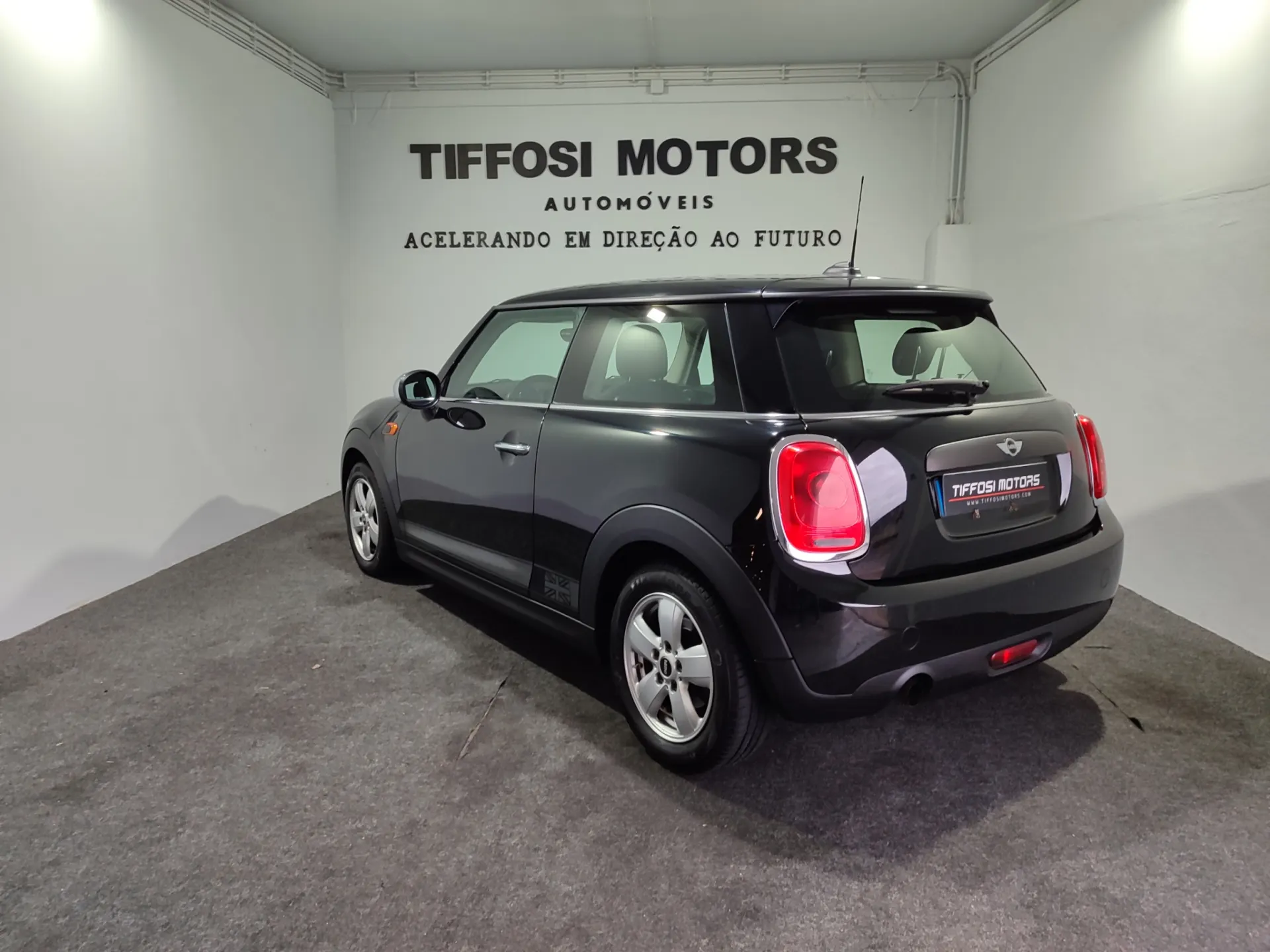 MINI 3 Portas One D 8