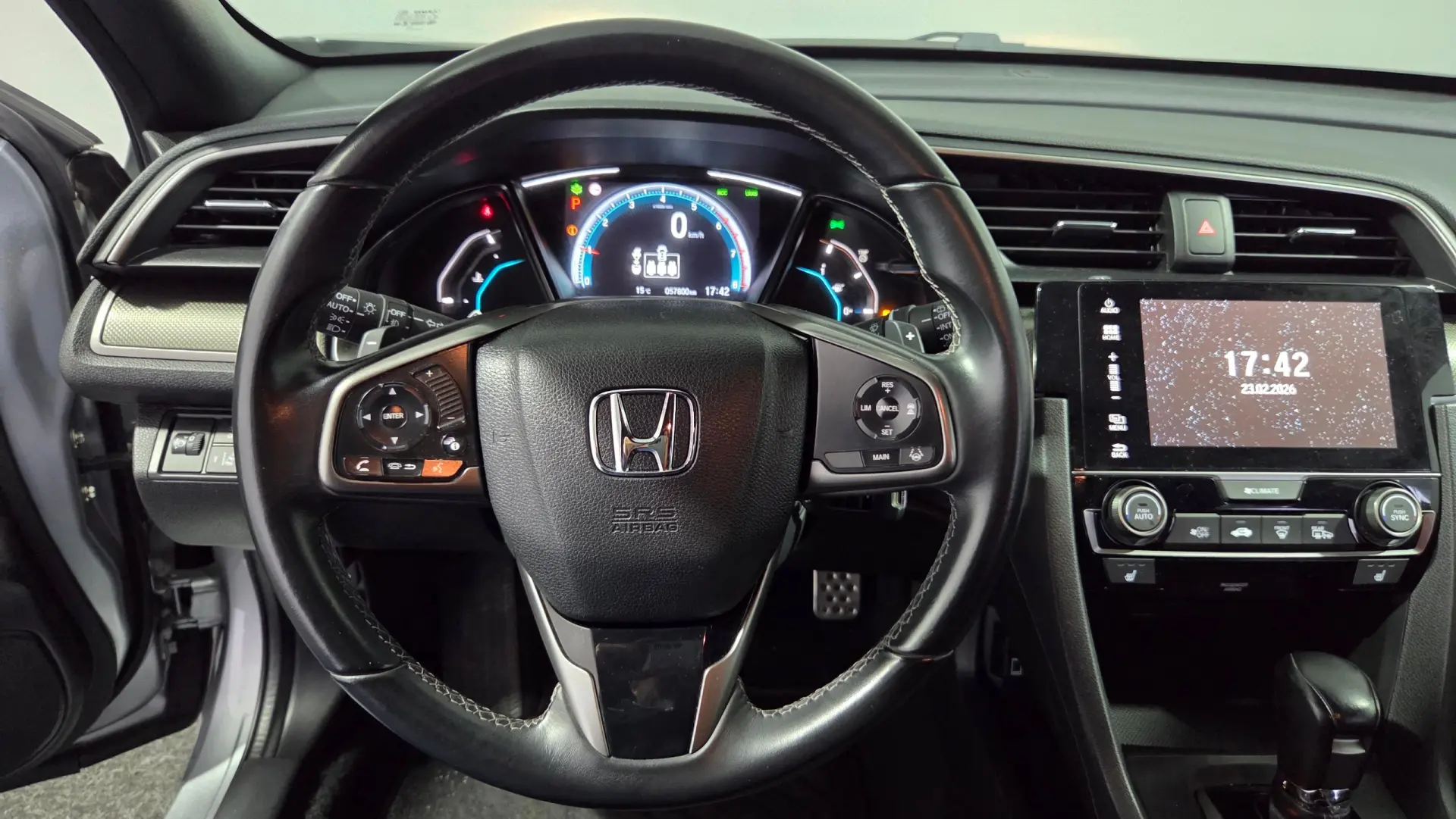 Honda Civic 1.0 i-VTEC Elegance Navi CVT 17