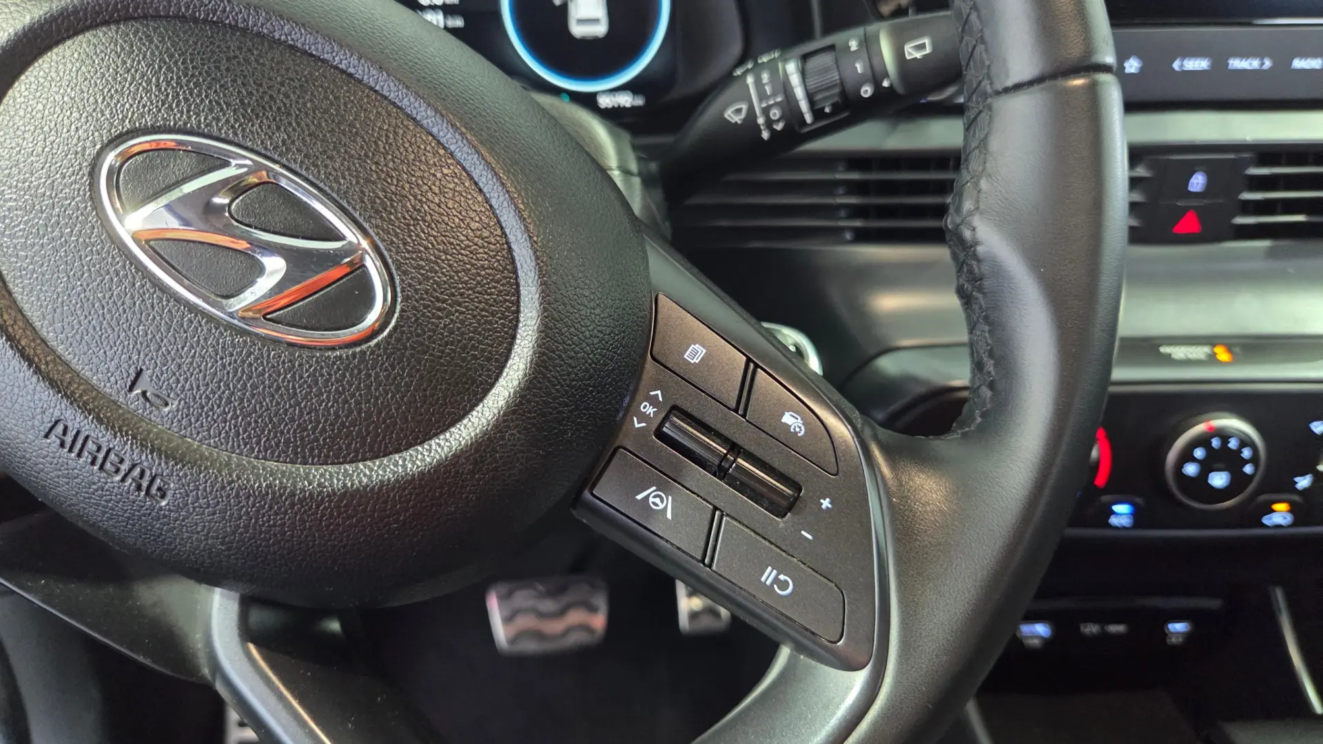 Hyundai Bayon 1.0 T-GDI 48V-Hybrid DCT Connect & Go 32