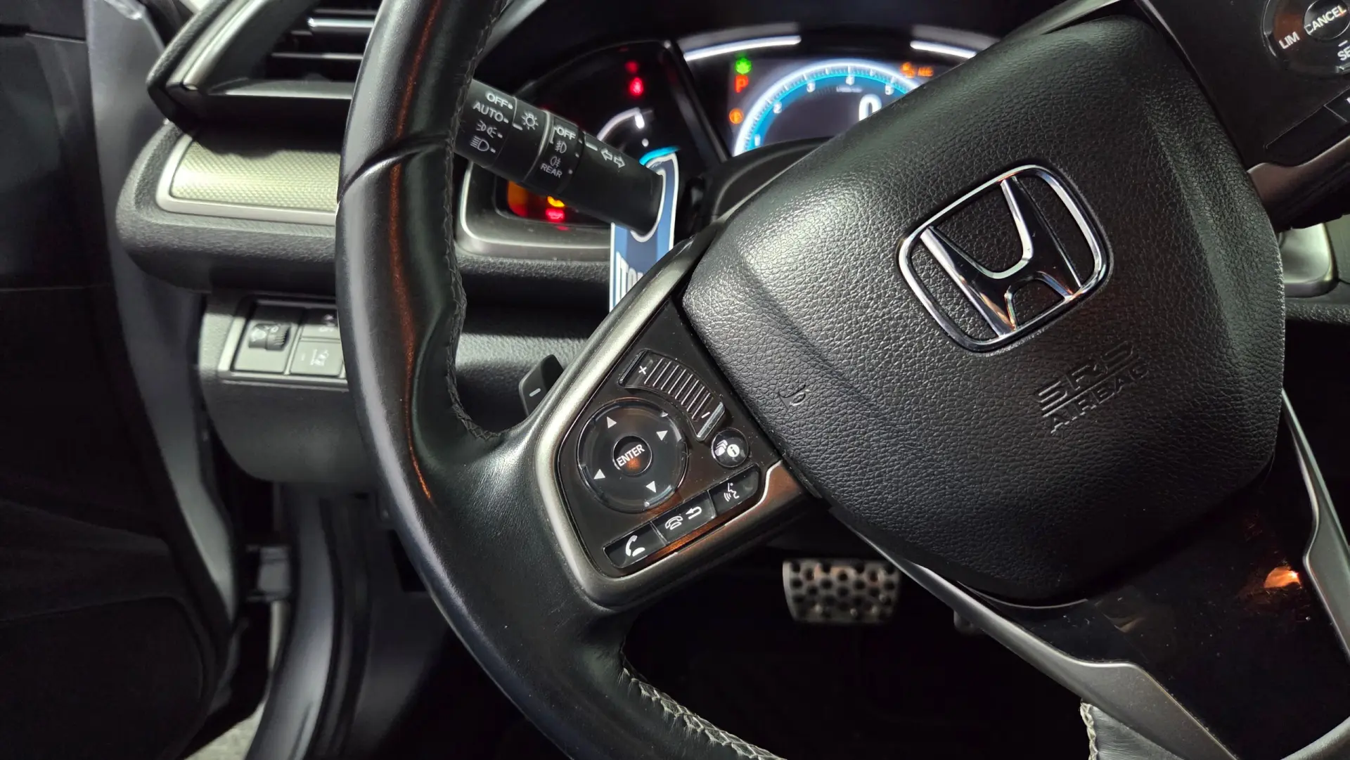 Honda Civic 1.0 i-VTEC Elegance Navi CVT 34