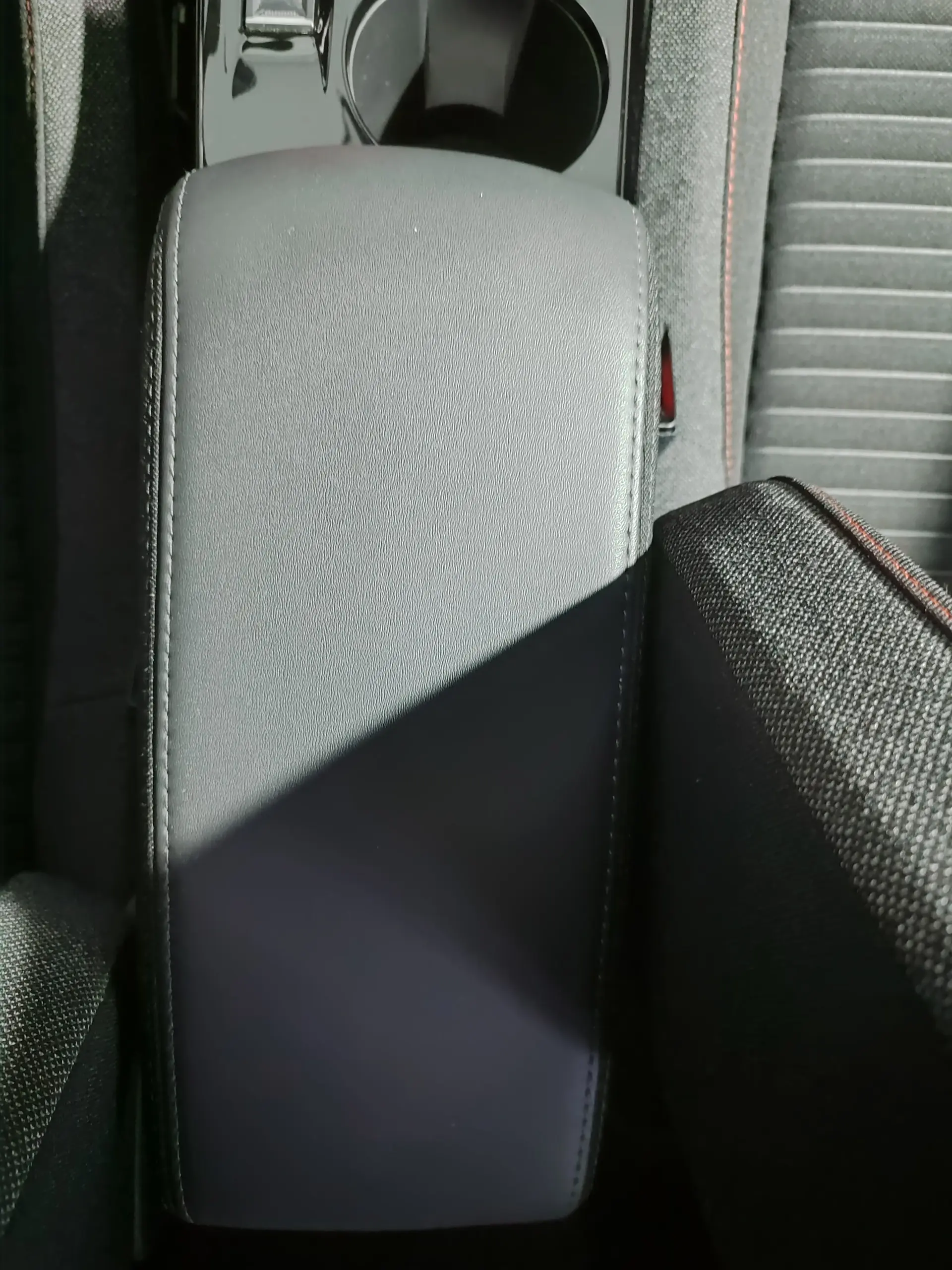 Peugeot e-2008 50 kWh Active Pack 31