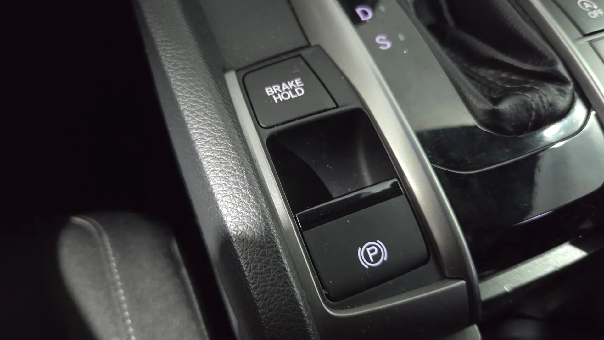 Honda Civic 1.0 i-VTEC Elegance Navi CVT 30