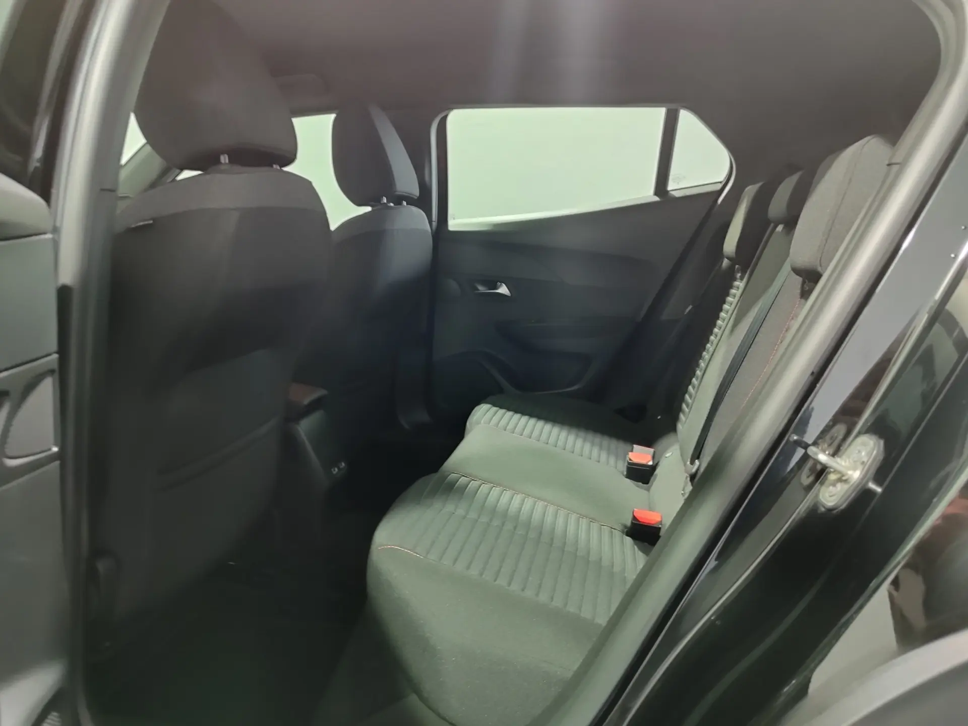 Peugeot e-2008 50 kWh Active Pack 14