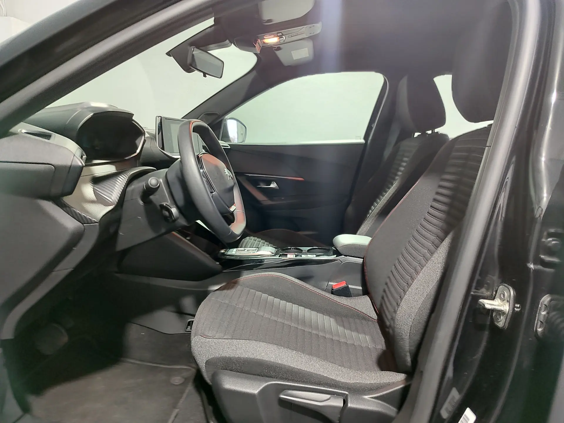 Peugeot e-2008 50 kWh Active Pack 13