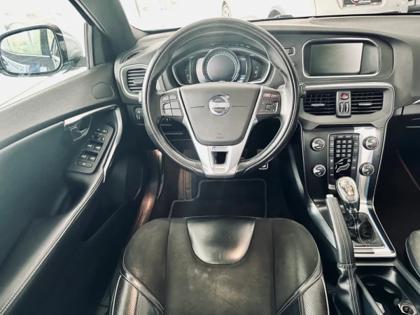 Volvo V40 28