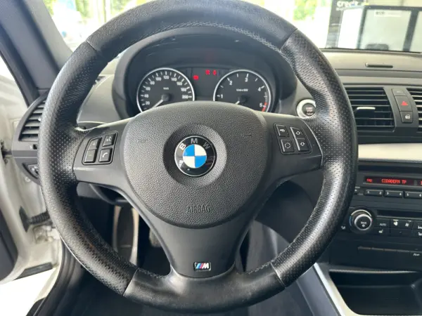 BMW 118 d Pack M Coupe 12