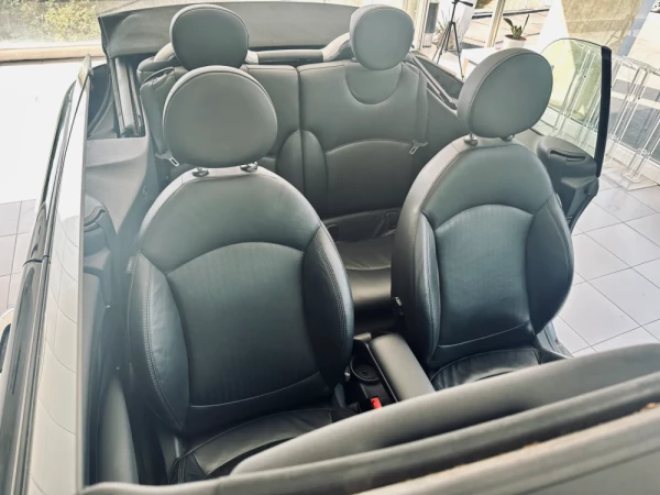 MINI 3 Portas Cooper D cabrio 16