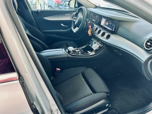 Mercedes-Benz E 220 27