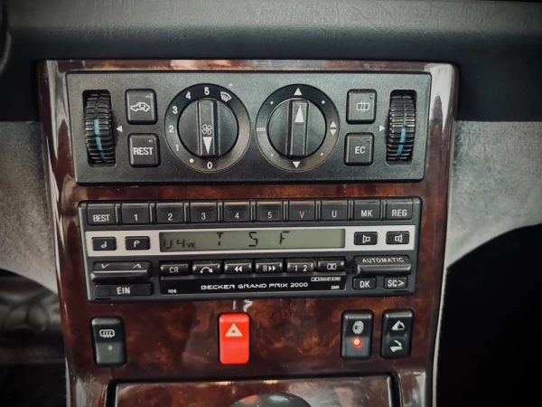 Mercedes-Benz SL 300 16