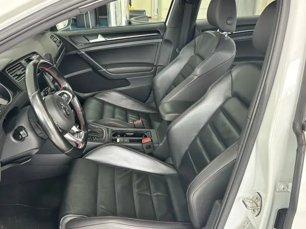 Volkswagen Golf 2.0 TSI GTI DSG 9