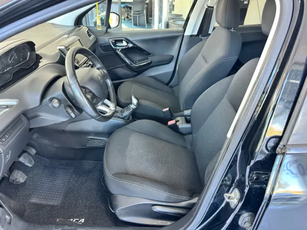 Peugeot 208 1.2 PureTech Style 8