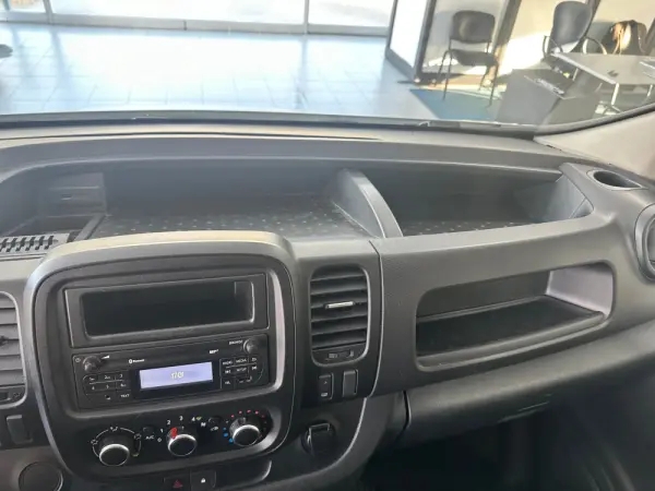 Renault Trafic 2.0 dCi L1H1 1.2T Intens 14