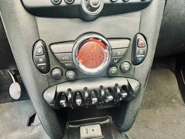 MINI 3 Portas Cooper D cabrio 12