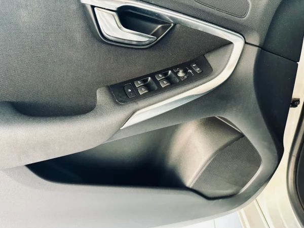 Volvo V40 7