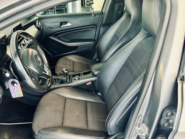 Mercedes-Benz GLA 180 8