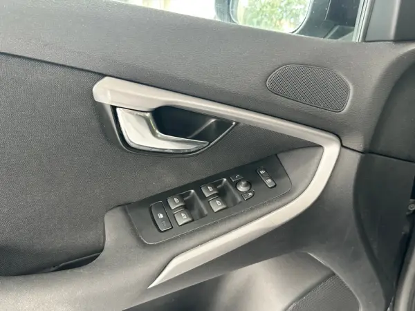 Volvo V40 2.0 D2 Kinetic 8