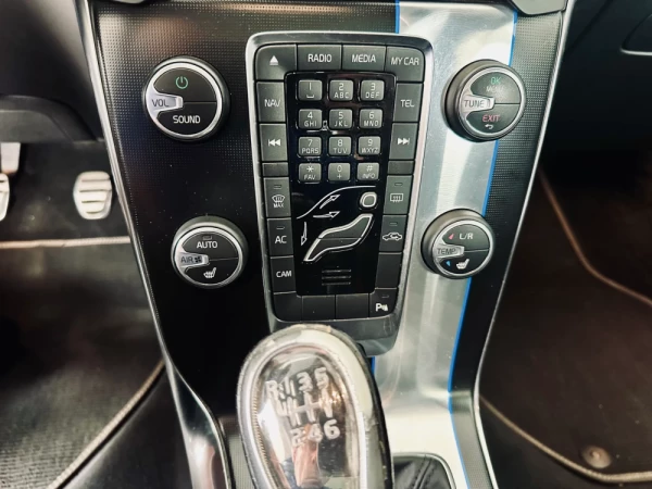 Volvo V40 19