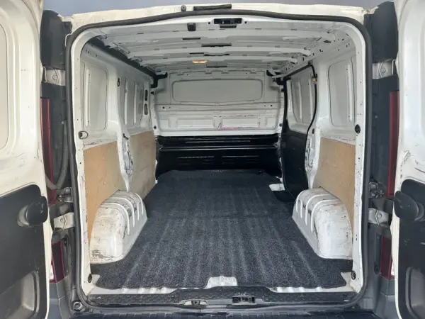 Renault Trafic 2.0 dCi L1H1 1.2T Intens 17