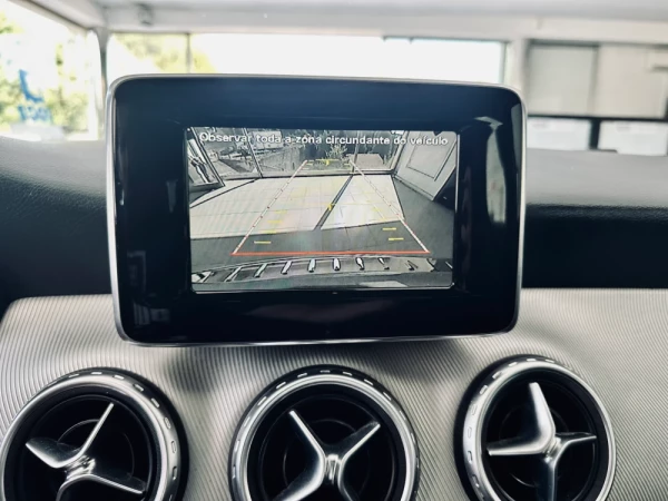Mercedes-Benz GLA 180 14