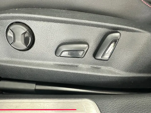 Volkswagen Golf 2.0 TSI GTI DSG 10