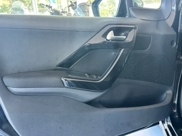 Peugeot 208 1.2 PureTech Style 7