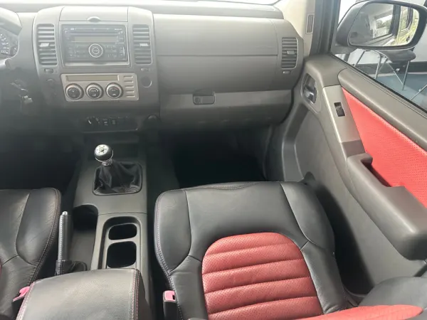 Nissan Navara 2.5 dCi CD 3.5T SE+BDT 25
