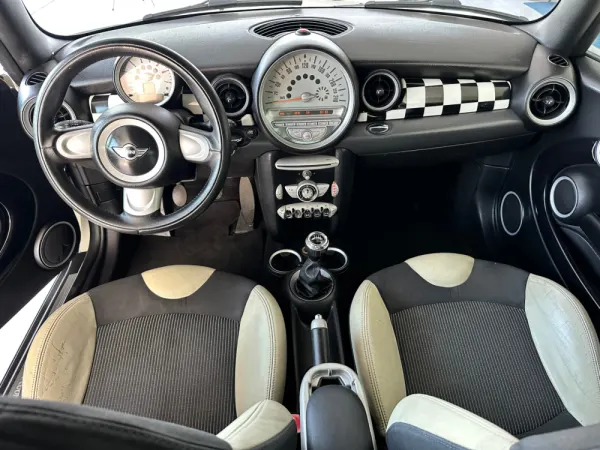 MINI 3 Portas Cooper D 15