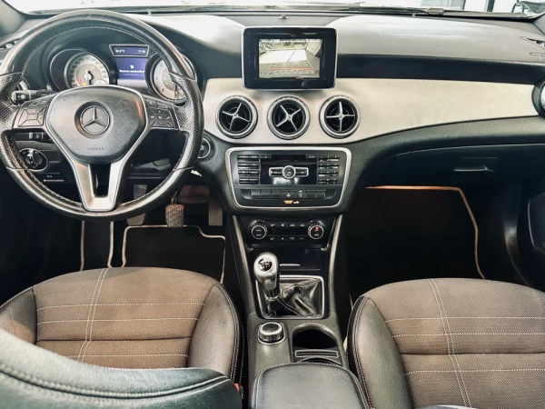 Mercedes-Benz GLA 180 18