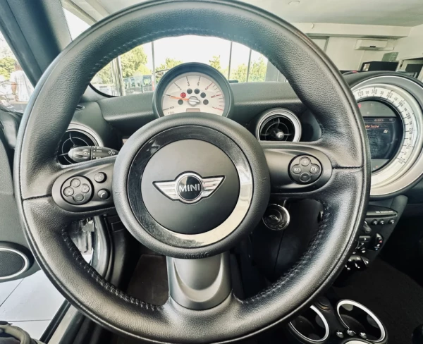 MINI 3 Portas Cooper D cabrio 9