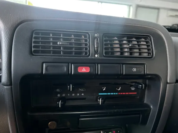 Nissan Navara 2.5 dCi CD Platinium Preta 14