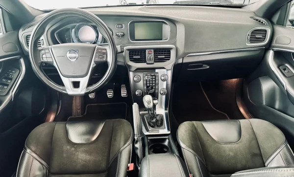 Volvo V40 29