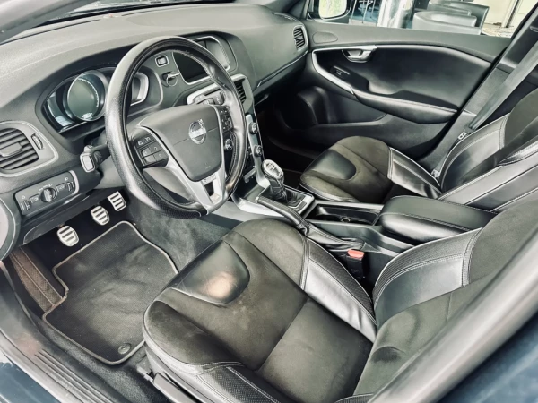 Volvo V40 8