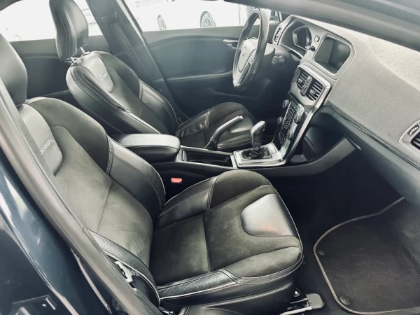 Volvo V40 30