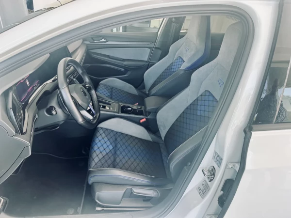 Volkswagen Golf 11