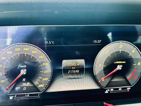 Mercedes-Benz E 220 16