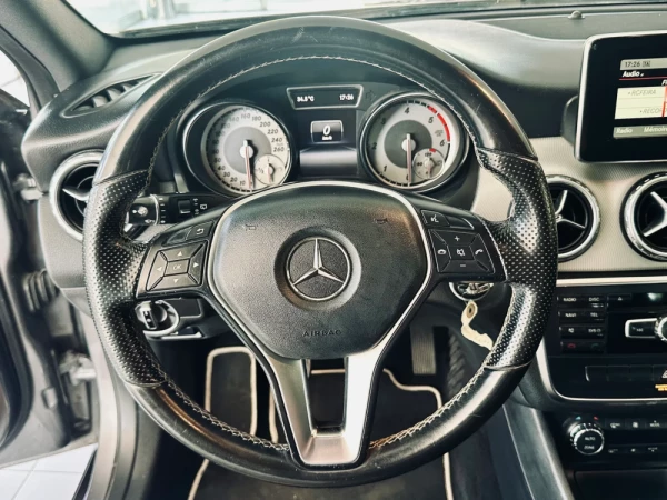 Mercedes-Benz GLA 180 9