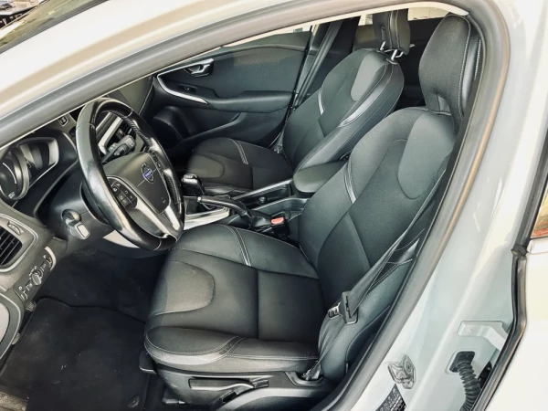 Volvo V40 8