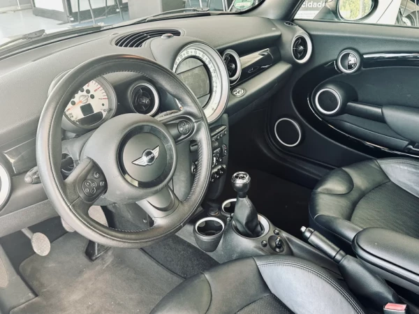 MINI 3 Portas Cooper D cabrio 8