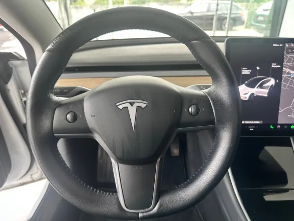 Tesla Model 3 Standard Range Plus RWD 11