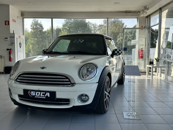 MINI 3 Portas Cooper D 22