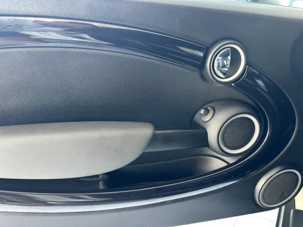 MINI 3 Portas Cooper D 28