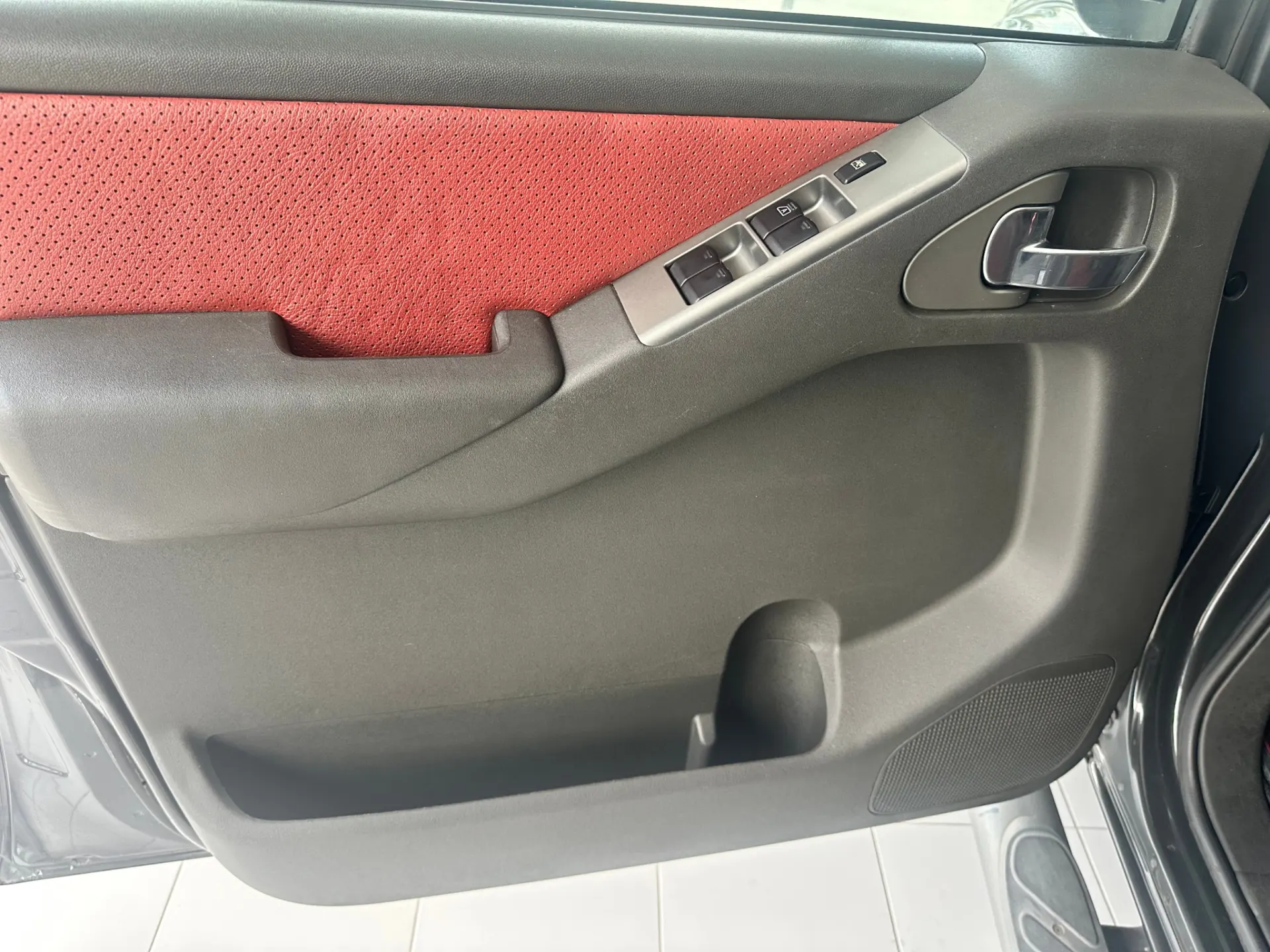 Nissan Navara 2.5 dCi CD 3.5T SE+BDT 12