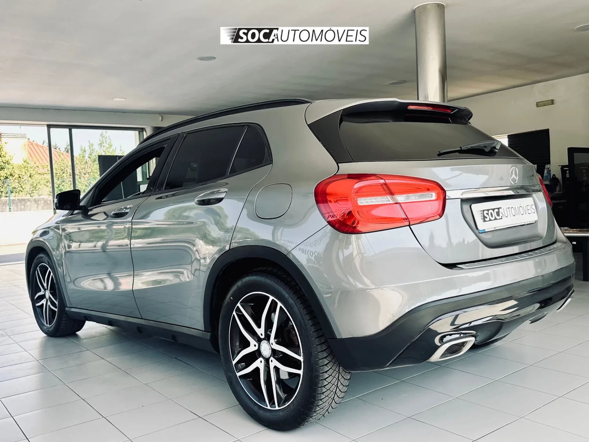 Mercedes-Benz GLA 180 6